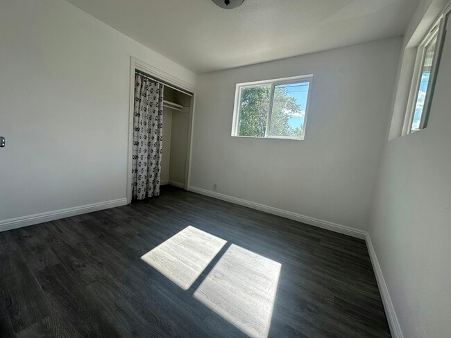 Building Photo - 827 16th St