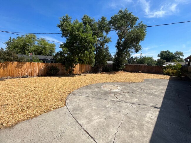 Building Photo - 1302 NE Dempsey Dr