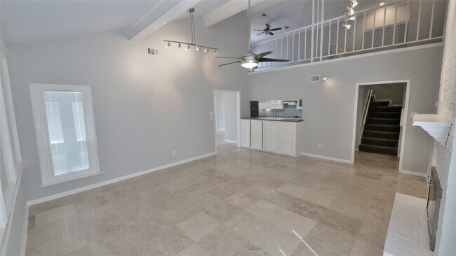 Building Photo - 8003 Oakwood Forest Dr