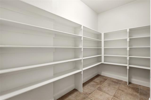 Building Photo - 627 Seymour Dr