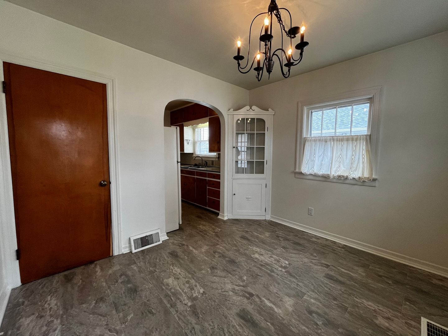 Building Photo - 2706 Waynewood Dr