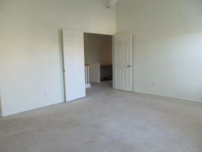 Building Photo - A Fabulous 4 Bedroom House in Peccole Ranch