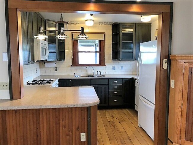 Building Photo - 579 Buchon St