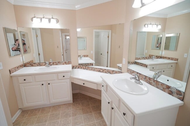Building Photo - 9329 Tuscany Dr