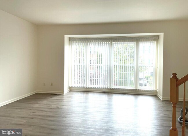 Building Photo - 2540 Banshire Dr