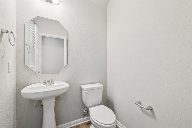 Building Photo - 1737 Fountain Bridge Dr