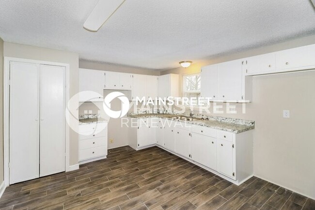 Building Photo - 3 Bedroom Pet-Friendly Home in Memphis, TN with Main Street Renewal