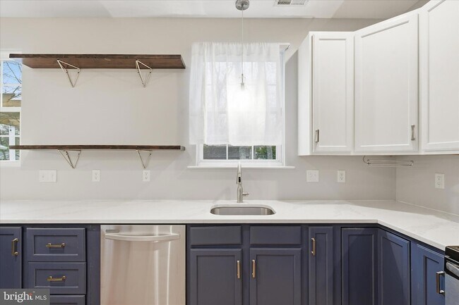 Building Photo - 5534 Franklin Blvd