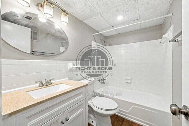 Building Photo - 457 White Dr