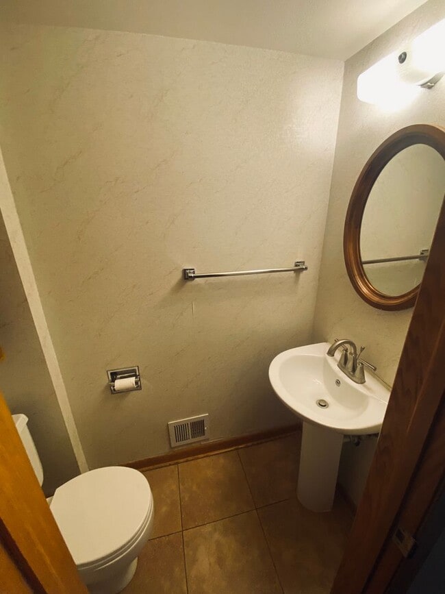 Building Photo - 3 bedroom - 2.5 bathroom - Single Family Home