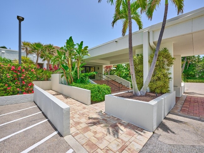 Building Photo - 3420 S Ocean Blvd