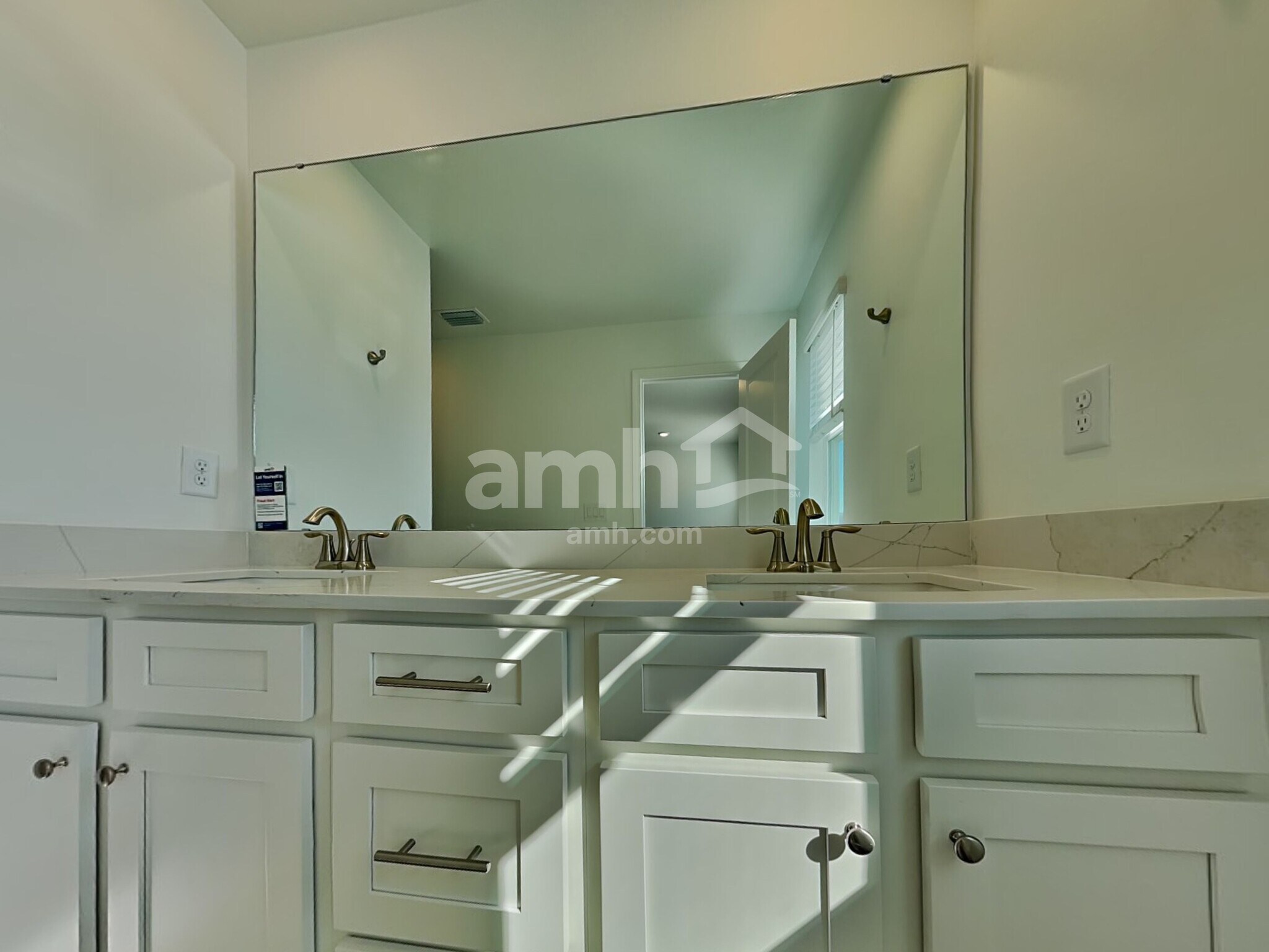 Building Photo - 5500 Front St