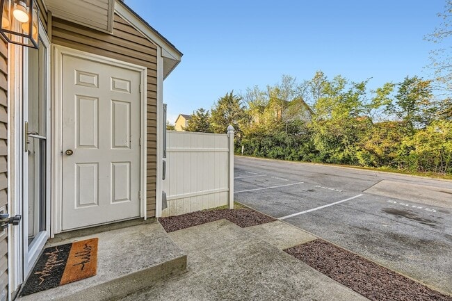 Building Photo - 5855 Monroe Crossing