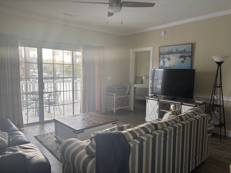 Building Photo - 702 Riverwalk Dr