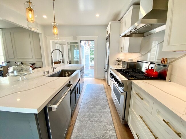 Building Photo - Gorgeous Richmond Home w/Deck and Yard