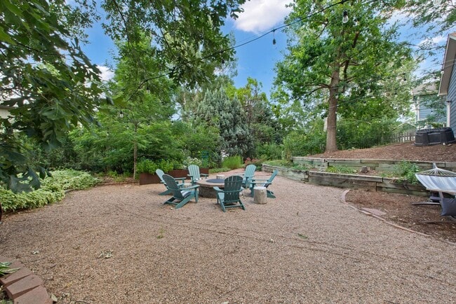 Building Photo - Rare Find in Kensington South – Park Views...