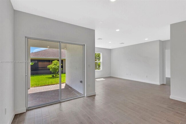 Building Photo - 301 Silver Sands Ln