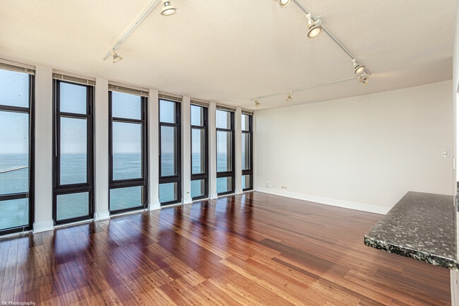 Building Photo - 6700 S South Shore Dr