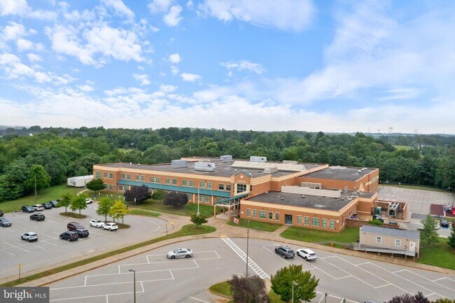 Building Photo - 4615 Crossing Ct