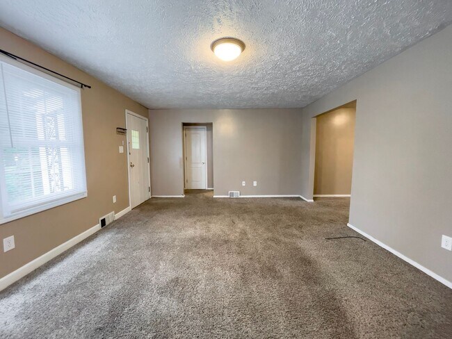 Building Photo - PRELEASING for AUGUST! Walk to Ball State! Bright 4BR Home with Fireplace