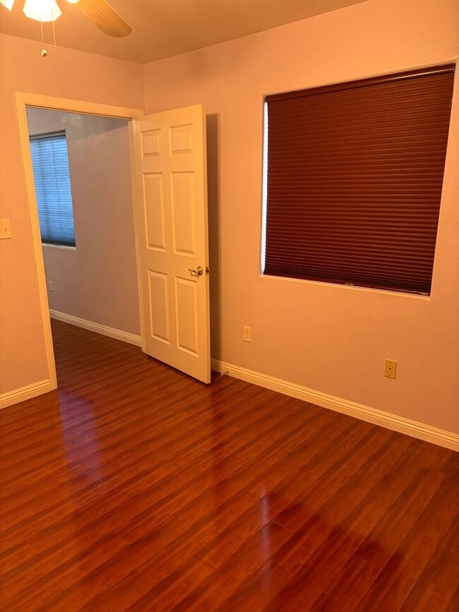 Building Photo - Cozy & Inviting