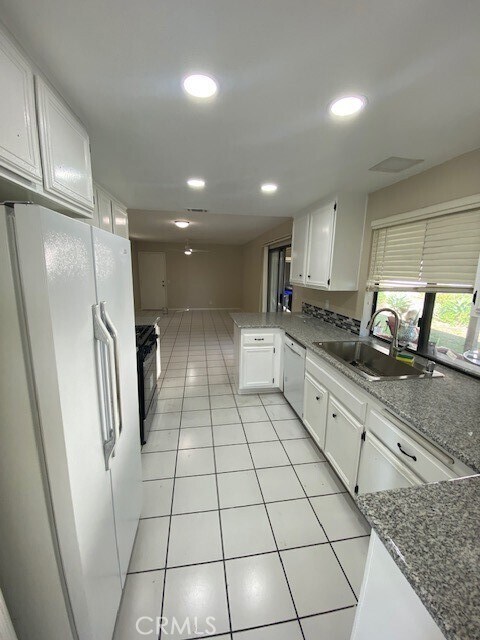 Building Photo - 1364 Orchard Cir
