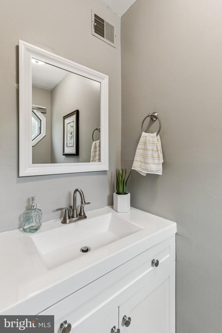 1st floor 1/2 bath - 81 Talbot Ct