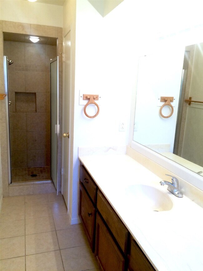 Building Photo - 2119 Whitelaw Dr