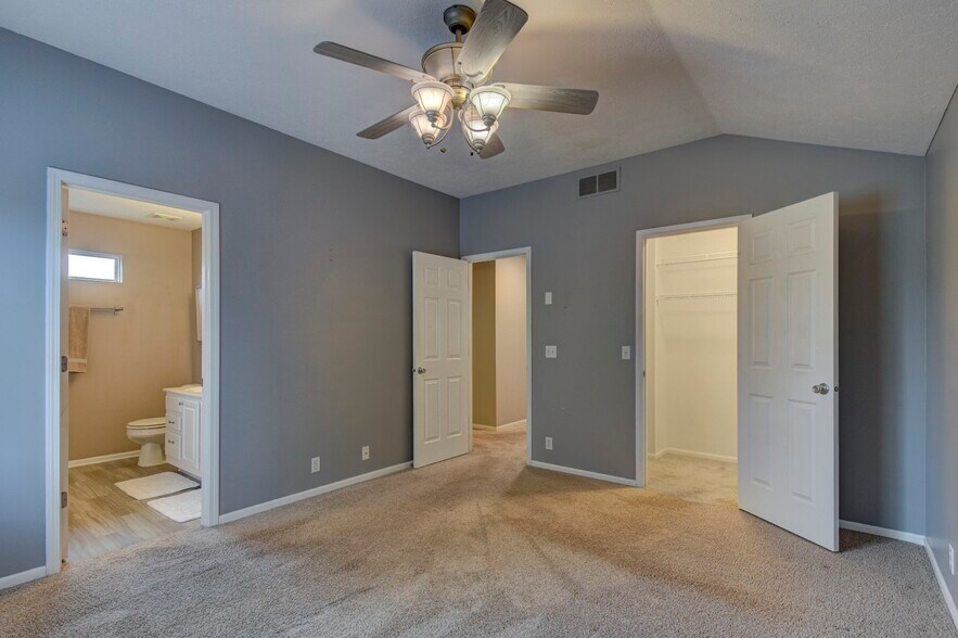 Building Photo - 17904 Karen Cir