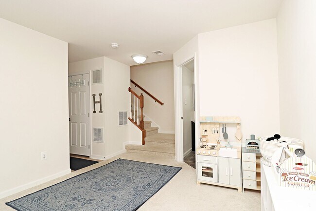 Building Photo - Dog-Friendly Pavilions at Pantops Townhome With Garage