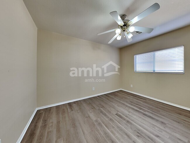 Building Photo - 15617 W Caribbean Ln