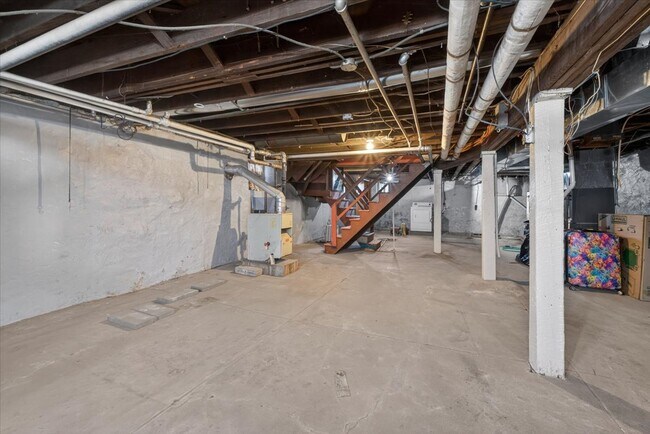 Building Photo - 736 Dover Pl