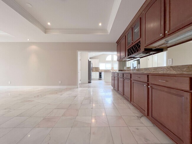 Building Photo - NEW AC - Bright & Spacious Single-Family Home with Pool