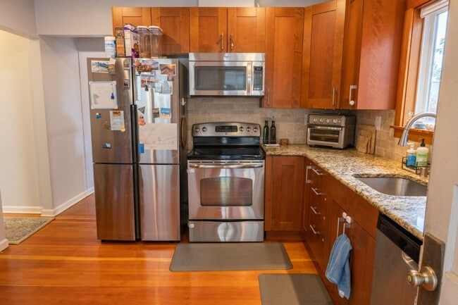 Building Photo - 4Bd/1.5Ba Seattle House