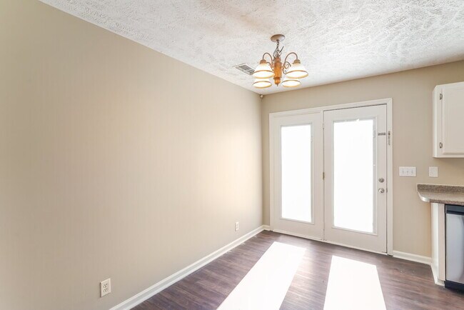 Building Photo - 2919 Weybridge Dr