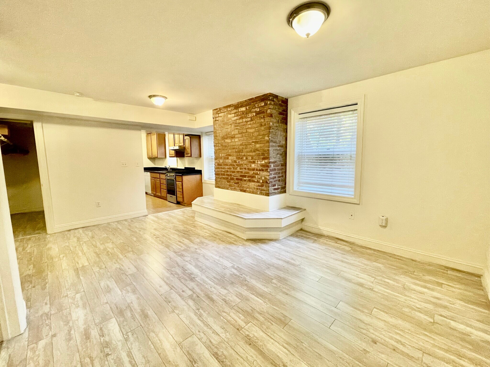 Building Photo - 333 G St