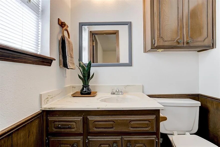 Building Photo - 216 Klondike Dr