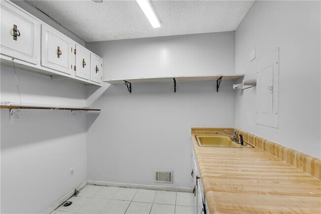 Building Photo - 1515 Northridge Rd