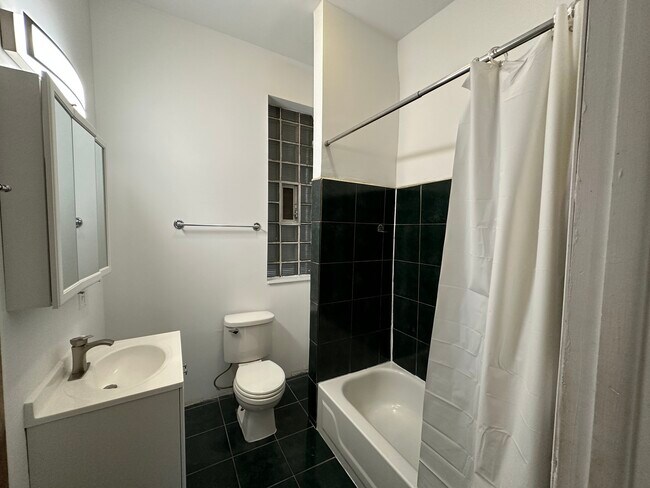 Building Photo - 1302 N Cleaver St