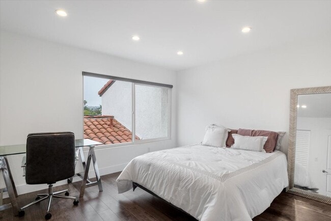 Building Photo - 2-Bed, 2.5 Bath Ocean View Townhome in Alta Mira Carlsbad