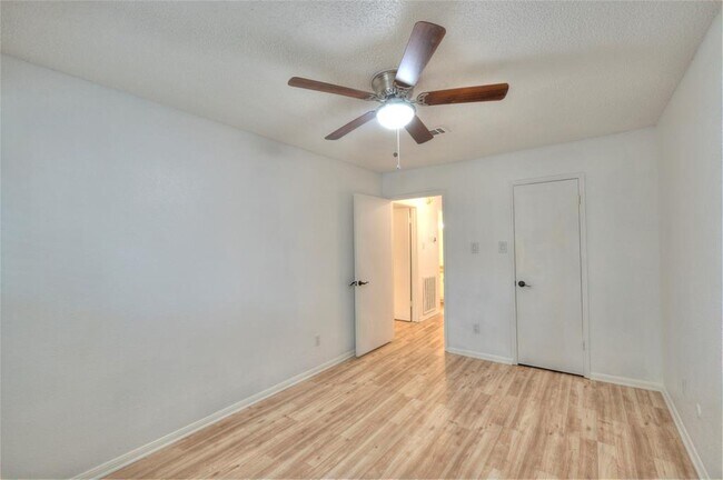 Building Photo - 1141 Country Pl Dr