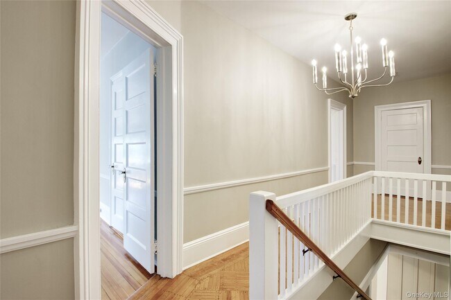 Building Photo - 92 6th St