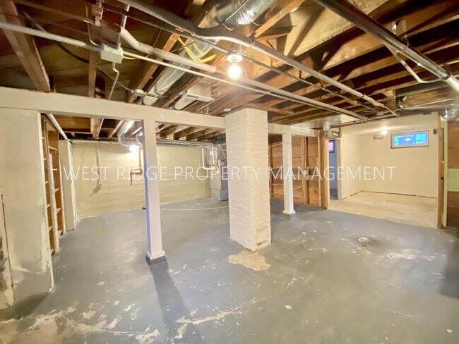 Building Photo - 5903 N Denver Ave