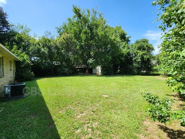 Building Photo - 1406 Jackson Dr