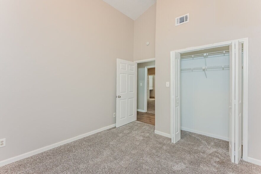 Building Photo - 1100 Creekwood Cove