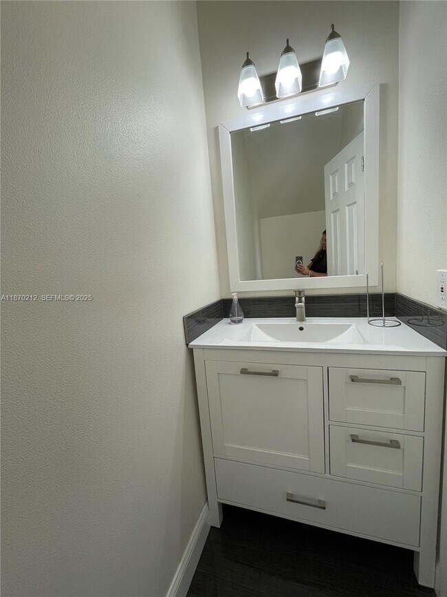 Building Photo - 784 Chimney Rock Rd