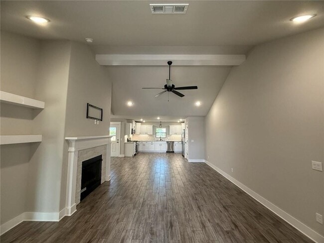 Building Photo - 220 Palm St