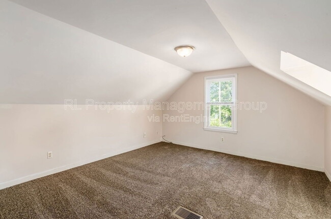 Building Photo - 3233 Hiawatha St