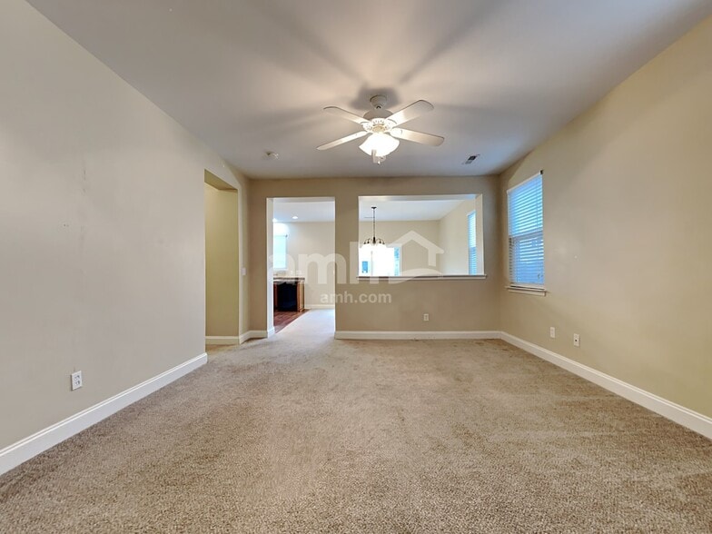 Building Photo - 8821 Shadowglen Dr