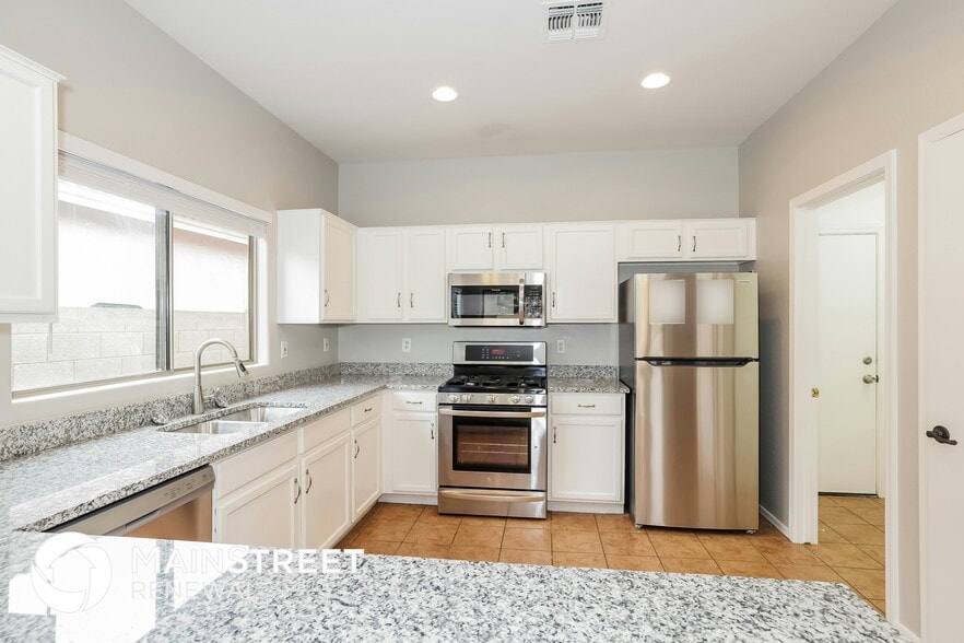 Building Photo - 12914 W Rosewood Dr